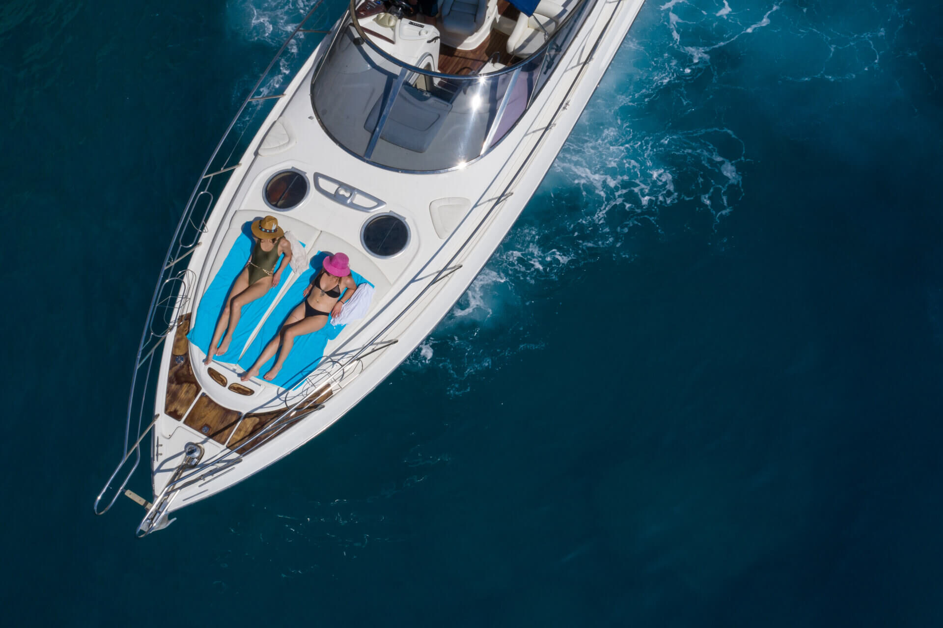 antimobleu_yachting_private_cruises_zakynthos